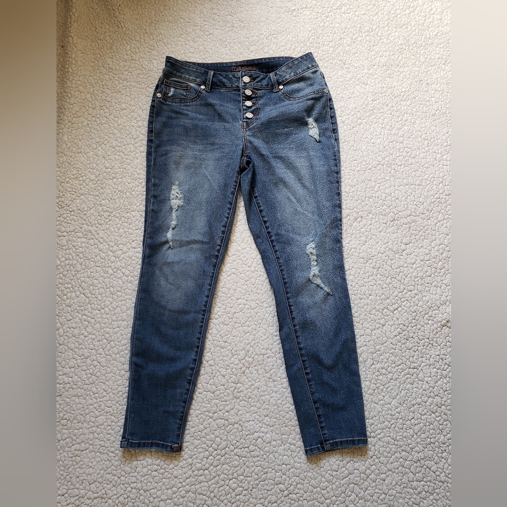 Maurices Jeans Womens M-S Distressed